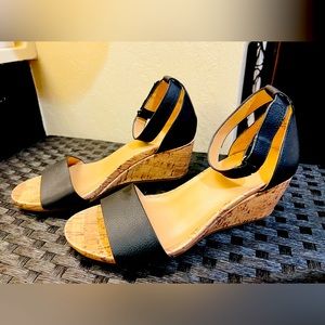 Naturalizer Summer wedge - Black -Size 7